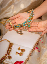 Load image into Gallery viewer, Feroza choker necklace with earrings