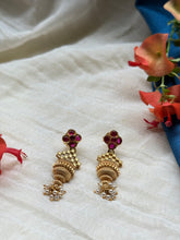 Load image into Gallery viewer, Vintage style statement earrings
