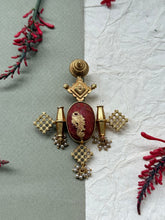 Load image into Gallery viewer, Gold polished, vintage style pendant in silver 925
