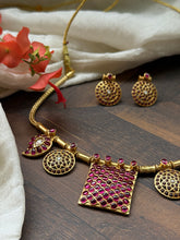 Load image into Gallery viewer, Classic timeless vintage style necklace and earrings 1