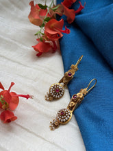 Load image into Gallery viewer, Vintage style statement earrings