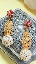 Load image into Gallery viewer, Vintage inspired (925 silver) earrings in gold polish