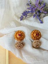 Load image into Gallery viewer, Vintage style statement earrings in sliver 925 in gold polish