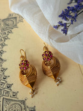 Load image into Gallery viewer, Vintage style statement earrings in sliver 925 in gold polish