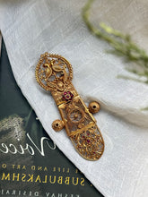Load image into Gallery viewer, Statement vintage style peacock pendant with hasli