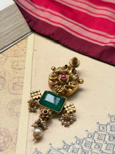 Load image into Gallery viewer, Vintage style statement pendant