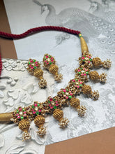 Load image into Gallery viewer, Kundan necklace set with thread work