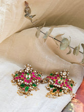 Load image into Gallery viewer, Kundan work earrings in gold polish