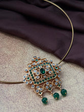 Load image into Gallery viewer, Vintage style pendant with cut stones