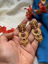 Load image into Gallery viewer, Vintage style statement earrings