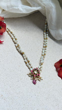Load image into Gallery viewer, Pearl bunch necklace