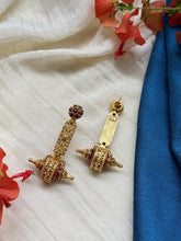 Load image into Gallery viewer, Vintage style statement earrings