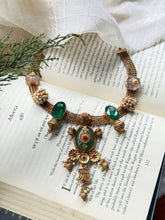 Load image into Gallery viewer, Statement vintage style onyx necklace
