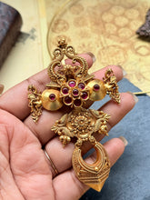 Load image into Gallery viewer, Vintage style pendaht in silver 925 and gold polish