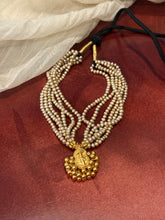 Load image into Gallery viewer, Statement vintage style pearl bunch with nagru