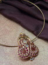 Load image into Gallery viewer, Vintage style pendant with cut stones