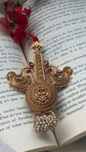 Load image into Gallery viewer, Vintage style pendant in silver 925 and gold polish