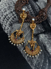 Load image into Gallery viewer, Vintage style (925 silver) earrings in gold polish