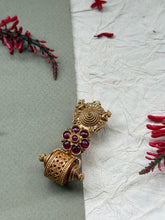 Load image into Gallery viewer, Gold polished, vintage style pendant in silver 925