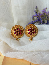 Load image into Gallery viewer, Vintage style statement earrings in sliver 925 in gold polish