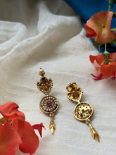 Load image into Gallery viewer, Vintage style statement earrings