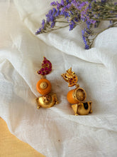 Load image into Gallery viewer, Vintage style statement earrings in sliver 925 in gold polish