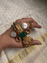 Load image into Gallery viewer, Statement vintage 925gold polish pendant with chain