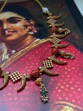Load image into Gallery viewer, Vintage style statement necklace in silver 925