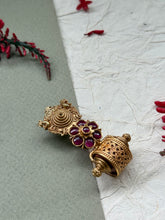 Load image into Gallery viewer, Gold polished, vintage style pendant in silver 925