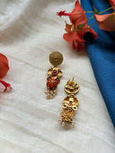 Load image into Gallery viewer, Vintage style statement earrings