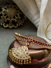 Load image into Gallery viewer, Vintage style statement attigai with cut stones in 925 silver