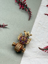 Load image into Gallery viewer, Gold polished, vintage style pendant in silver 925