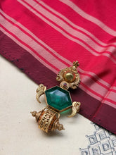 Load image into Gallery viewer, Vintage style statement pendant