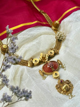 Load image into Gallery viewer, Statement vintage style onyx necklace