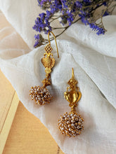 Load image into Gallery viewer, Vintage style statement earrings in sliver 925 in gold polish