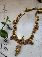 Load image into Gallery viewer, Vintage style statement necklace