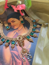 Load image into Gallery viewer, Statement vintage style kundan necklace set
