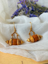 Load image into Gallery viewer, Vintage style statement earrings in sliver 925 and gold polish