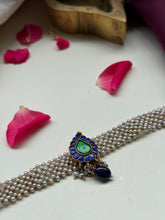 Load image into Gallery viewer, Kundan and pearl choker in silver 925