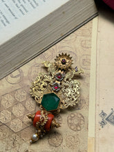 Load image into Gallery viewer, Vintage style statement pendant