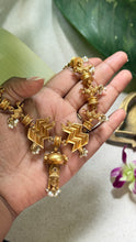 Load image into Gallery viewer, Statement vintage style pendant necklace