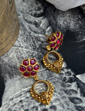 Load image into Gallery viewer, Vintage style (925 silver) earrings in gold polish