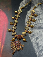 Load image into Gallery viewer, Vintage style statement necklace