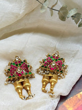 Load image into Gallery viewer, Vintage style earrings in gold polish