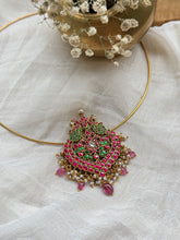 Load image into Gallery viewer, Vintage statement pendant hasli