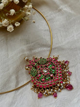 Load image into Gallery viewer, Vintage statement pendant hasli
