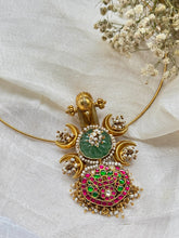 Load image into Gallery viewer, Vintage statement pendant hasli