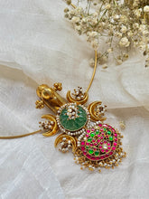 Load image into Gallery viewer, Vintage statement pendant hasli