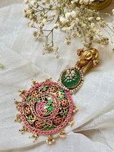Load image into Gallery viewer, Vintage statement pendant hasli