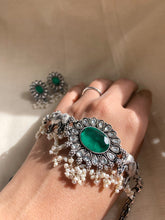 Load image into Gallery viewer, Cow choker set - emerald green